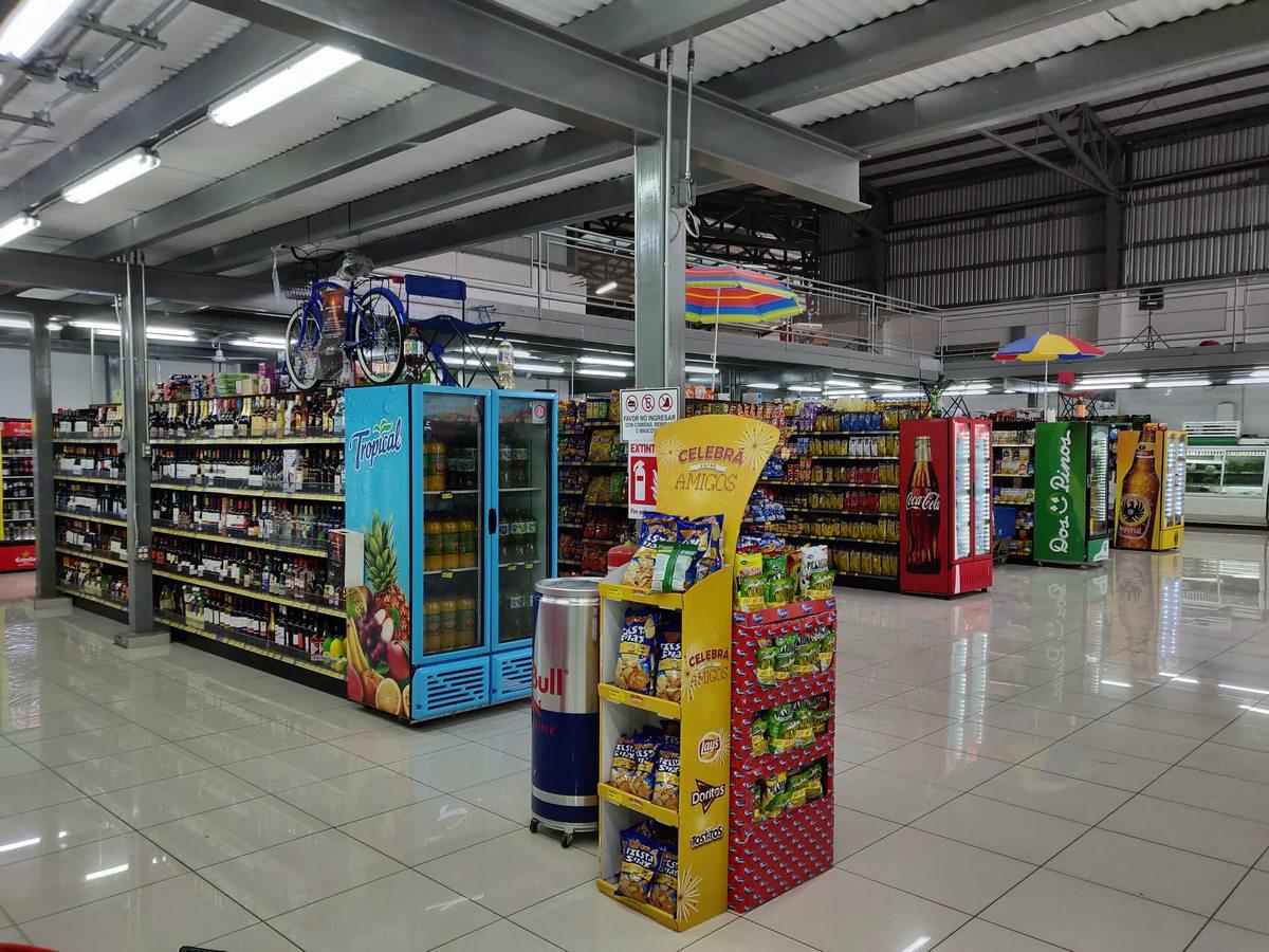 Interior grocery aisles at Supermercado Old Harbour